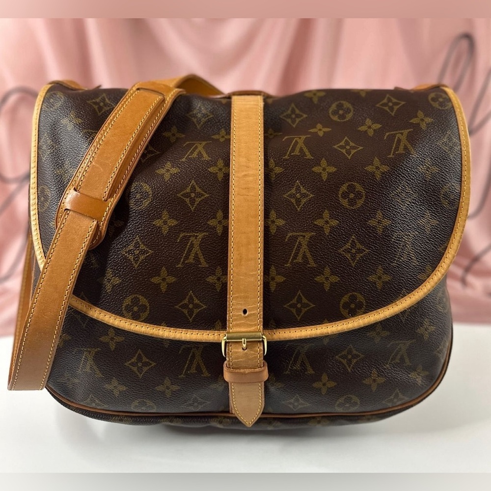 Louis Vuitton Saumur 35